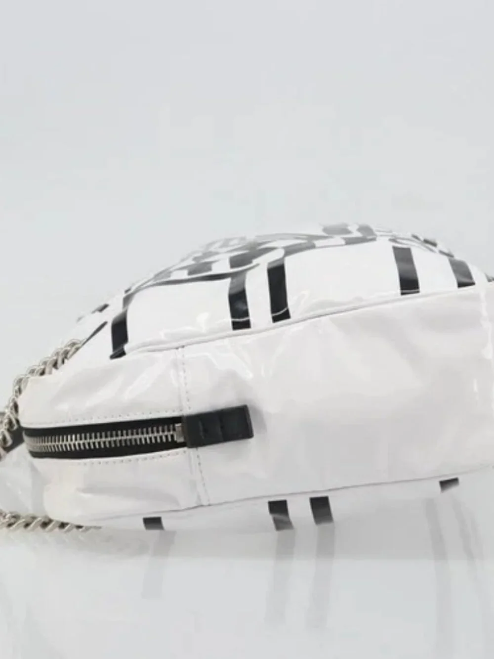 CHANEL La Pausa Chain Bag Patent leather White Silver CC Auth BA13516SAM